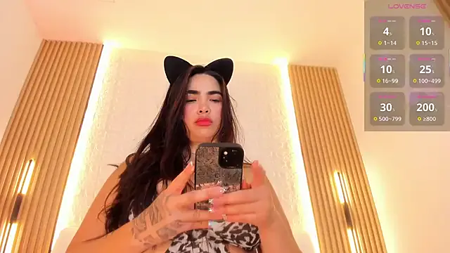 alyssa_vargas — Hit boobs 10 times - Close-up