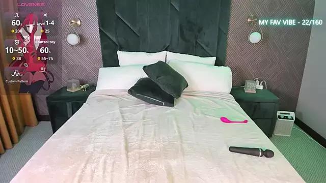 Join naked slut Amy_Hall Amy_Hall from StripChat