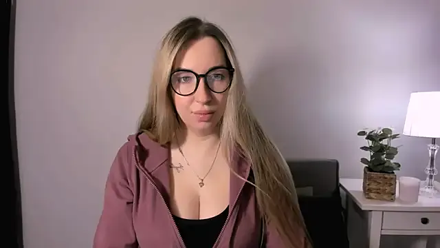 AriaDesire — lets have some fun together