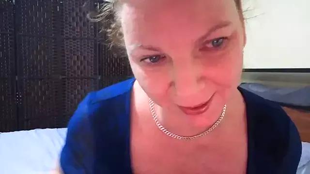 AussieKittyPurr from StripChat