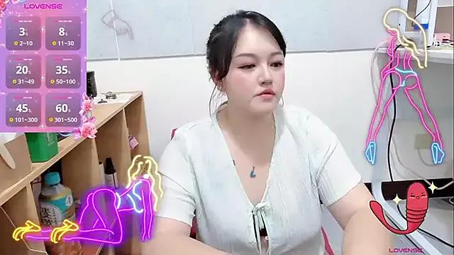 Watch Bee_baby, she wants to masturbate for you bee_baby from StripChat