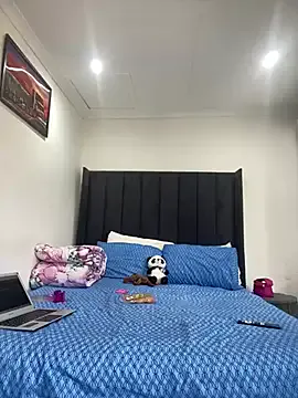 BQueen223 — SHAKE THA ASS