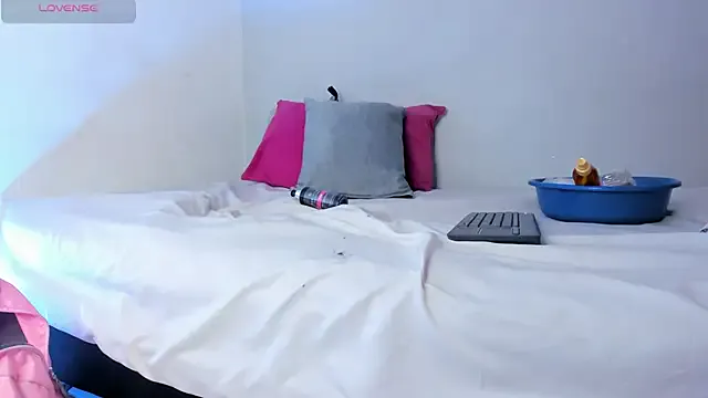 CarolinaGomez_ — spit and rub nipples