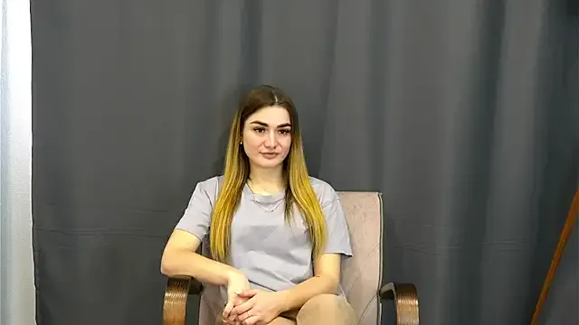 StripChat CharaVaz is Freechat CharaVaz — SPIN AROUND SHOW MY OUTFIT