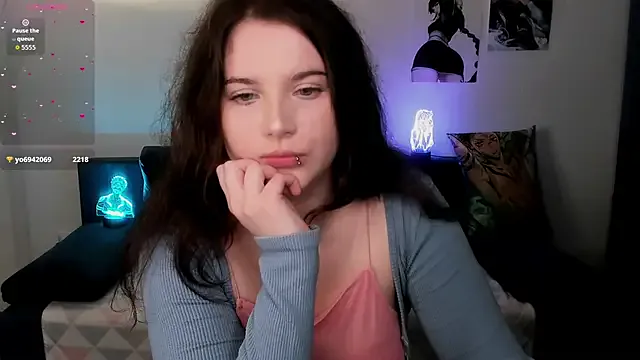 chloe_dashh — spank my cheeks with a dildo