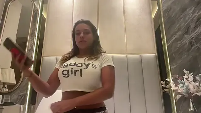 Dif-tjejen — AV MED TOPPEN