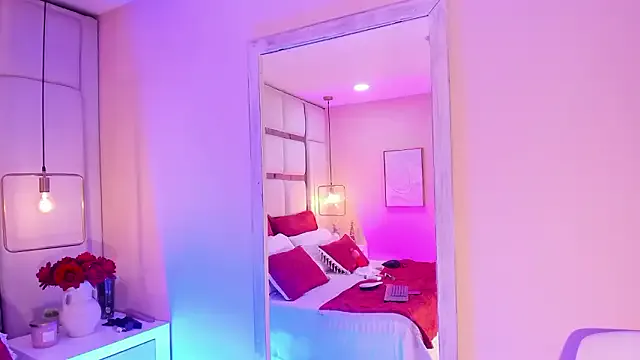 elizavenus — Sexy striptease + body zoom cam