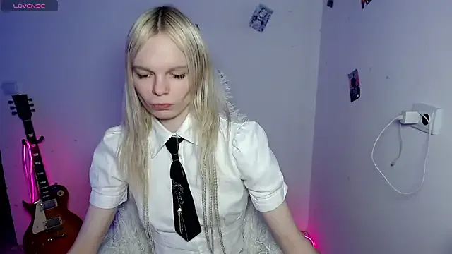 Emily_Nyaffee — cum show