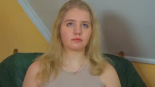 EmilyEvanse — show legs