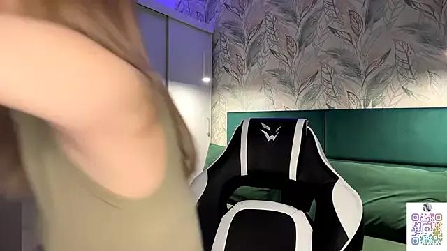 Cute EvaPeace wants you to fuck her body now EvaPeace from StripChat