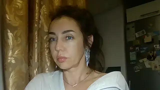 Checkout naked performer Felariss Felariss from StripChat