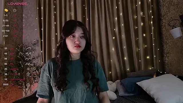 StripChat FreyaRaya is Freechat FreyaRaya — show tits and spit