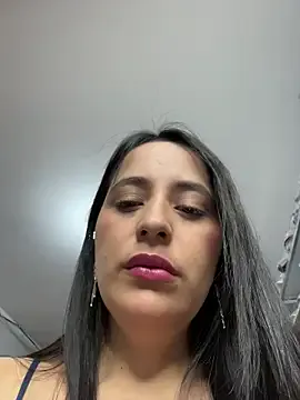 GiaDuque — Naked in store public shhh