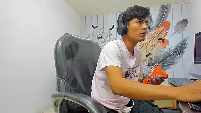 Holdme_Hot from StripChat