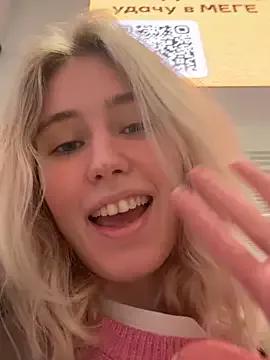 Sexy HoneyRay wants you to fuck her body now HoneyRay from StripChat