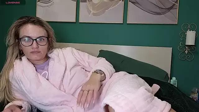 Masturbate to StripChat's Hotjessyca hotjessyca from StripChat