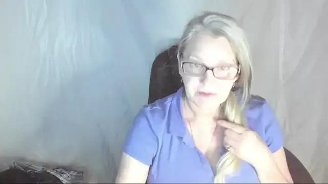 irinamaux on StripChat 