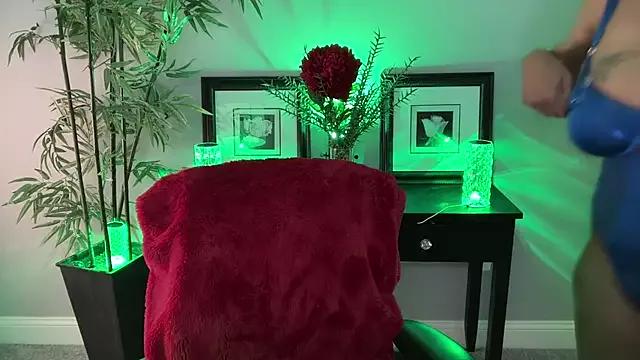 ItsNikki from StripChat