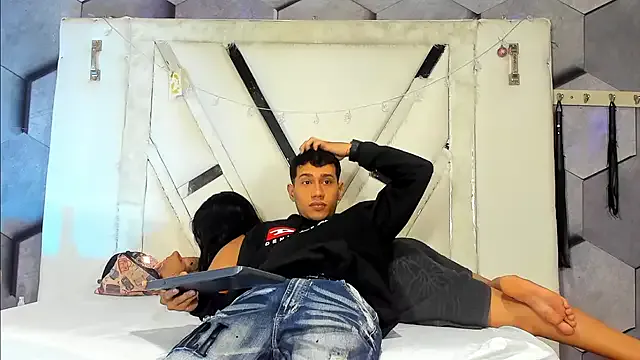 StripChat JamesAndHannah is Freechat JamesAndHannah — 999 Follarle el culo duro, hasta llorar