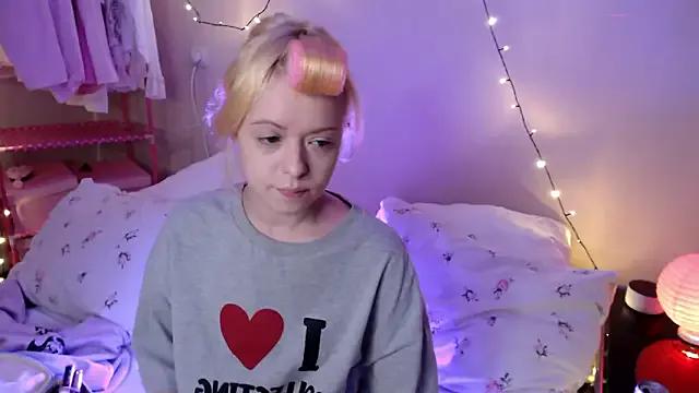 KatieMelone — *  DILDO PUSSY *