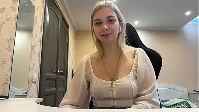 StripChat KimberleyDarty is Freechat KimberleyDarty — Biggest smile ever