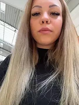 Discover sweet camslut KittyMissyX KittyMissyX from StripChat