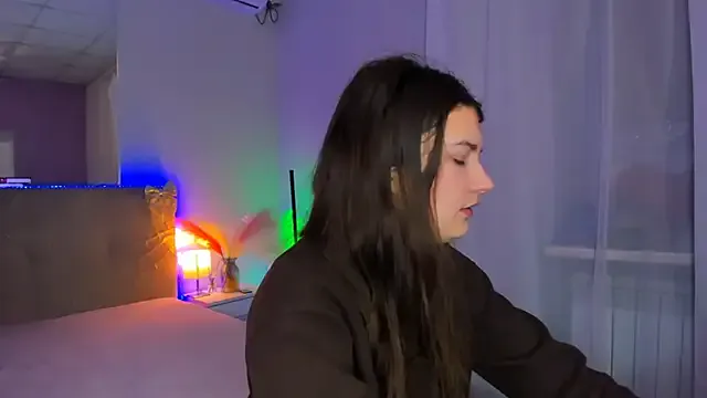 Laura_Leee — spit on your tits