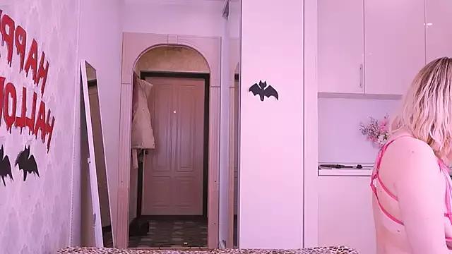 LesleyMil from StripChat