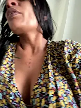 Luna025 — Show milk