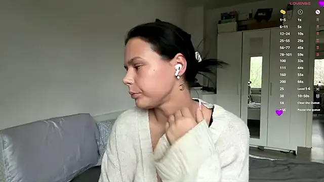 MaydaCornwall — close-up + sweet ass show