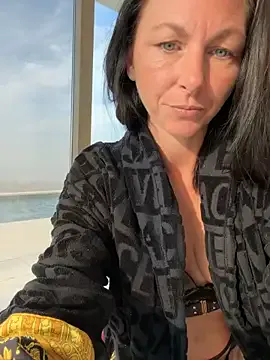 Mel-Mia — pussy closeup  LT hot clip