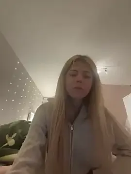 MelliMoon — Suck on my Finger like its your Dick