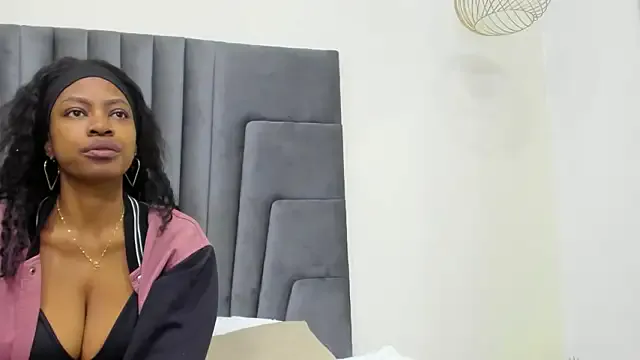 Mia_smith_x1 — Spanks+Moans