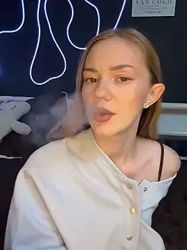 MilaMoone — Hot days, hotter vibes, hot start