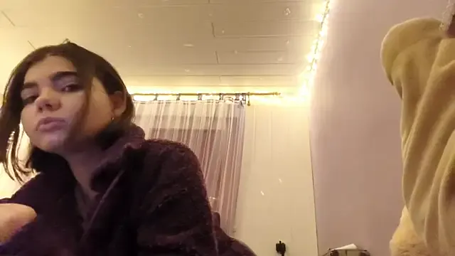 Mona_Slearys — air kiss