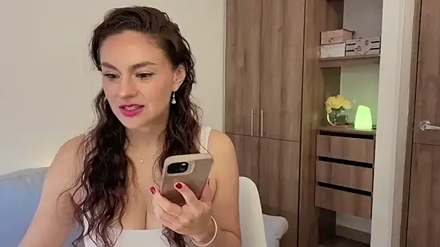 Monica-Bello — Group on StripChat