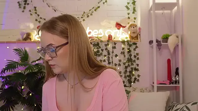 MonicaAsis — ANAL PLUG L in my ass close to cam