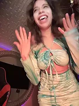 Hot Queentaraf999 wants you to fuck their body now Queentaraf999 from StripChat