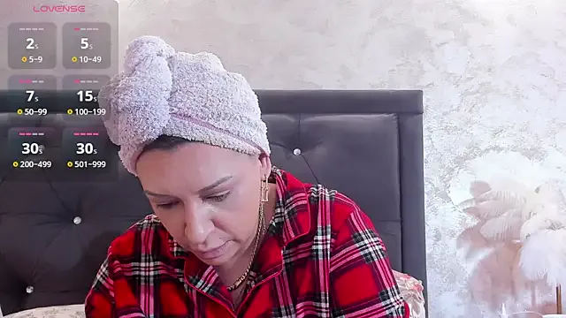 RaelleDarkstar — make you mistress smile