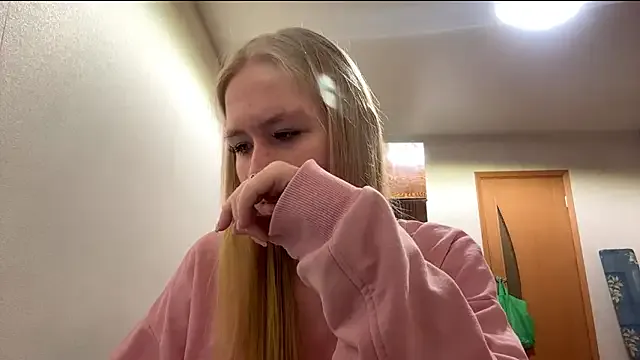 RoseBakeer — show new outfit and cute pose