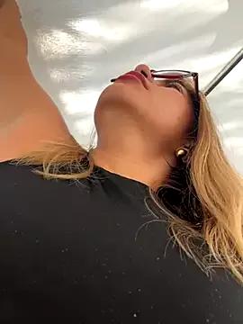 sara_calderon from StripChat