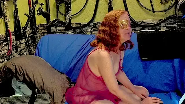 StripChat Scarlett_Switch is Freechat Scarlett_Switch — Top Off + Chain Collar