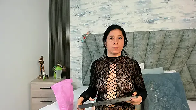 StripChat ShanelEvans is Freechat ShanelEvans — Make me ride the torso or dildo