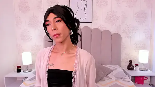 ShaynaHosk — Shayna is back and want jerk hard!