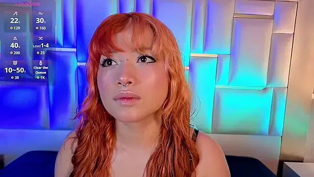 StripChat Sienna_Desiree is Freechat Sienna_Desiree — spank ass with oil