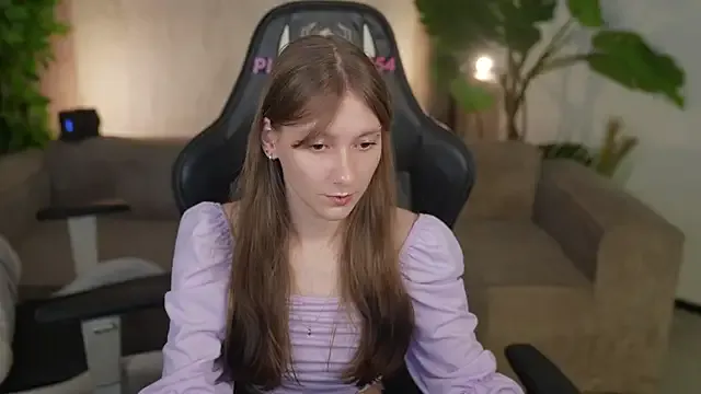 Stefany-SWEET — 10 push-ups on bed