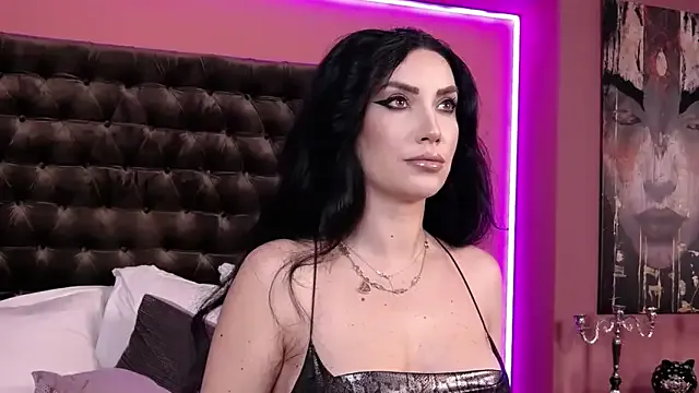 StephanyMillan — hand bra