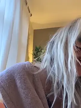 SuzieSub — Play with boobies in window