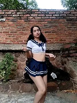 sweet_outdoor_charm from StripChat