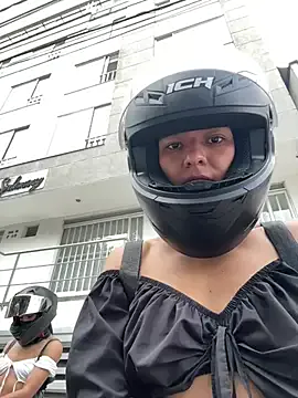 TaylorrHill — Twerking without pants